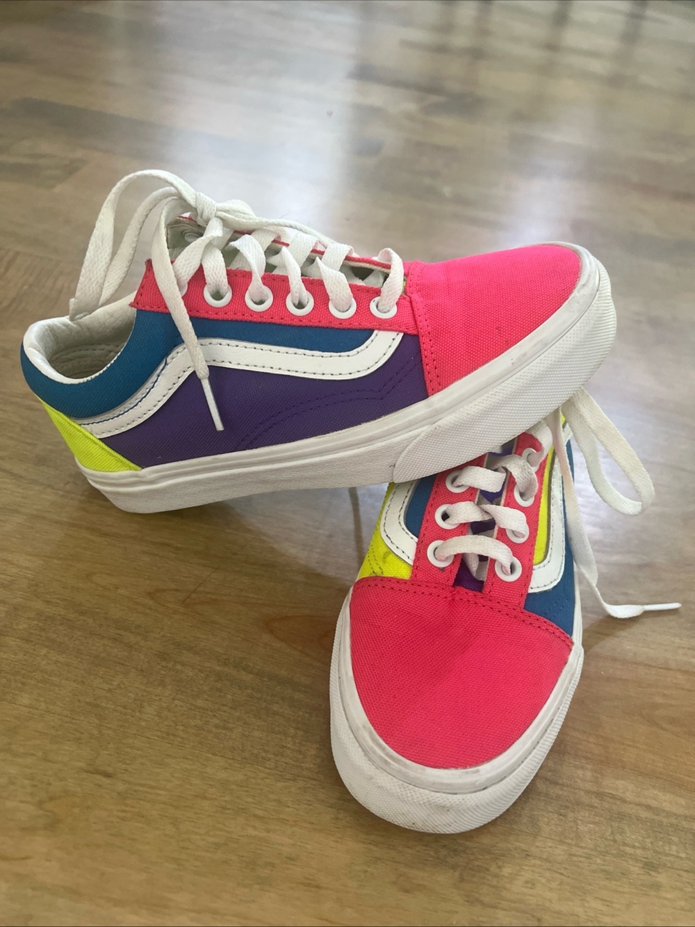Vans old skool unisexMulti-Color Canvas Skate Shoes - Womens 5 men’s 3.5